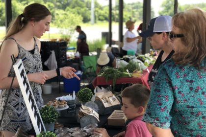 Farmers Market Family Searching